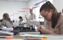 Фото 7: Переселенка після безкоштовного навчання шиє весільні плаття для українського бренду (фото/відео)