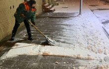 Фото 1: Львів засніжило: цієї ночі місто прибирало 68 одиниць техніки та понад 1 тис двірників