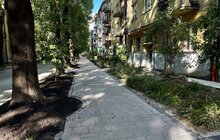 Фото 6: Більше комфорту, доступності та зелені, без сходинок і калюж: у Львові оновили тротуар на вул. Івасюка