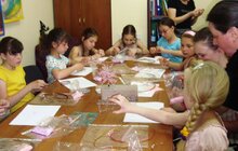 Фото 8: Діти з багатодітних родин власноруч виготовляли подарунки своїм матерям