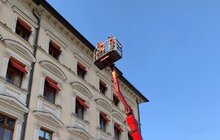Фото 4: Львівські двірники прибирали місто після російських прильотів до 01:00 год