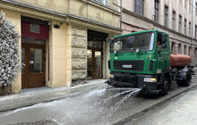 Фото 6: Перед відкриттям прибрали весь пісок і помили дорогу: на вул. Ференца Ліста завершили ремонт (відео)