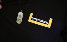 Фото 5: Боєць, який підірвався на двох мінах і втратив ногу, готується до протезування у центрі НЕЗЛАМНІ