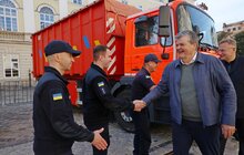 Фото 6: Транспорт, генератори та медичні засоби для міських служб: мер Мехелена вшосте у Львові