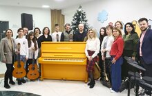 Фото 6: Для маленьких пацієнтів львівської лікарні зіграли концерт на легендарному піаніно «Україна» з Бахмута