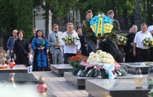 Фото 4: День Незалежності розпочався з молитви на Личаківському кладовищі