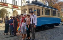 Фото 5: На День Незалежності на реставрованому ретро-трамваї проїхались активісти з клубу львівських «вінтажних панянок» та авто-мото-вело музею «Ретро Гараж»