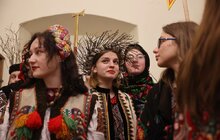 Фото 1: До мерії Львова завітав вертеп з Української академії лідерства