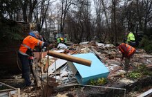 Фото 1: Понад 10 років без дозволів: на вулиці Коновальця демонтовують незаконні споруди