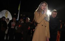 Фото 11: У Львові в пам’ять про українських Героїв у небо запустили символічні світлові промені