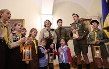 Фото 5: Львівські пластуни передали місту Вифлеємський вогонь миру