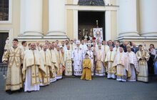 Фото 4: На фасаді храму Преображення відкрили меморіальну таблицю до 30-річчя виходу УГКЦ з підпілля