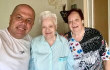 Фото 9: Людина, яка приносить свято: Іван Фасольник вже 18 років вітає столітніх львів’ян з їх днем народження