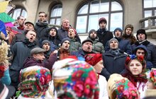 Фото 21: У переддень Різдва у Львові встановили Різдвяного Дідуха