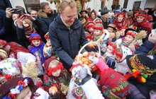 Фото 23: У переддень Різдва у Львові встановили Різдвяного Дідуха