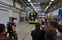 Фото 13: «Небагато є країн в світі, які здатні випускати такі трамваї», - А. Садовий