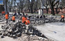 Фото 4: На проспекті Свободи влаштовують бруківку