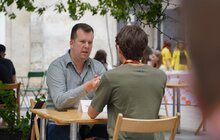 Фото 8: Неформальна зустріч з посадовцями: у дворику Ратуші працівники міськради зустрілись із молоддю міста