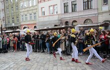 Фото 28: У Львові відбулося карнавальне відкриття театрального фестивалю «Золотий Лев на вулиці - 2020»