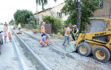 Фото 12: На вул. Княгині Ольги тривають роботи з будівництва велодоріжки
