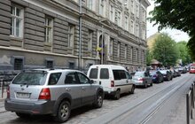 Фото 3: Порушення правил паркування стає причиною значних заторів на дорогах Львова