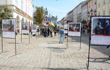 Фото 8: На пл. Ринок у Львові відкрили виставку «Рік спротиву: як по(в)стає Білорусь»