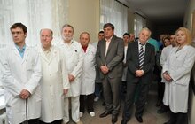 Фото 3: «Ця меморіальна дошка буде промінчиком для майбутніх поколінь, для студентів, для молодих лікарів», - В. Зуб
