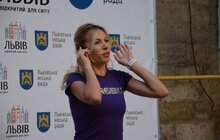 Фото 4: З нагоди Дня фізичної культури і спорту працівники мерії Львова провели спільну розминку