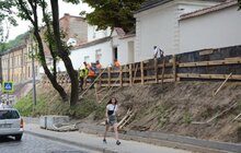 Фото 25: На верхній алеї вулиці Коперника облаштовують нову пішохідно-велосипедну доріжку