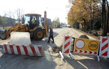 Фото 1: На вул. Курмановича розпочато ремонтні роботи: працює важка техніка, дорогу перекрито для руху транспорту