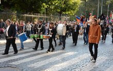 Фото 1: Карнавальною ходою у Львові розпочався «Золотий Лев на вулиці – 2017»