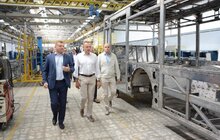 Фото 10: Мер Львова оглянув процес виготовлення тролейбусів «Електрон», які замовило місто