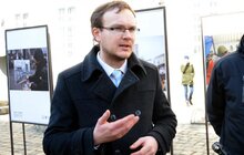 Фото 2: Біля ратуші представили тематичну виставку пам’яті Героїв Небесної Сотні