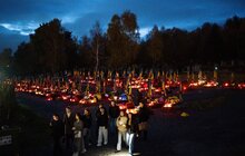 Фото 11: У Львові одночасно запалили лампадки на полях Почесних поховань воїнів