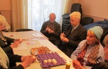Фото 2: Підопічні Львівського терцентру вчаться мистецтву писанкарства