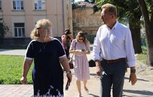 Фото 2: На території школи № 7 коштом міста споруджують мультифункціональний спортивний зал