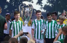 Фото 8: У сквері «На Валах» виставили футбольні трофеї Ліги чемпіонів УЄФА