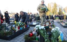Фото 6: У Львові на Личакові вшанували Героїв Небесної Сотні