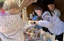 Фото 2: У Львові на ярмарку молодіжного підприємництва учні училищ продають свої вироби