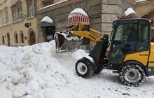 Фото 4: Мерія закликає мешканців бути особливо обережними через нависання буруль та снігу