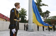 Фото 1: У Львові на найбільшому флагштоку урочисто підняли прапор України