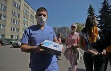 Фото 10: Благодійники передали засоби захисту для медиків лікарні швидкої допомоги