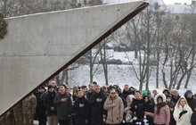 Фото 12: У Львові сотнями паперових ангелів вшанували пам’ять Героїв Небесної Сотні (фото/відео)