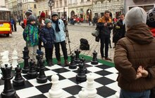 Фото 5: Стартувала вулична гра у шахи на головній площі міста