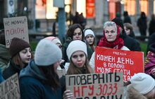 Фото 9: У Львові рідні військових, що у полоні, організували щемливі акції