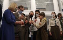Фото 10: Львівські пластуни урочисто передали Вифлеємський вогонь миру місту