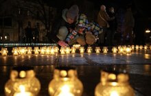 Фото 2: Сотні лампадок запалили у Львові в пам'ять про невинно вбитих ворогом українців