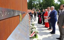 Фото 5: Кардинал з Ватикану й віце-прем'єр Польщі вшанували пам’ять Героїв Небесної Сотні на Меморіалі у Львові