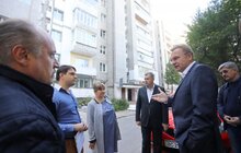 Фото 5: «Коли цей проект буде завершений, вартість опалення для людей буде на 50% дешевшою», — А. Садовий під час огляду робіт з термомодернізації будинку на вул. Патона, 27