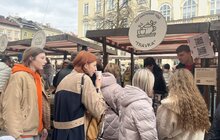 Фото 16: Шеврони, прикраси, делікатеси з м'яса та смажене морозиво: сьогодні у Львові стартував ветеранський ярмарок (відео)